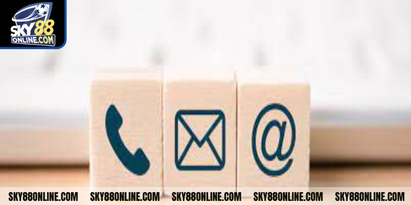 Sử dụng hotline để liên hệ